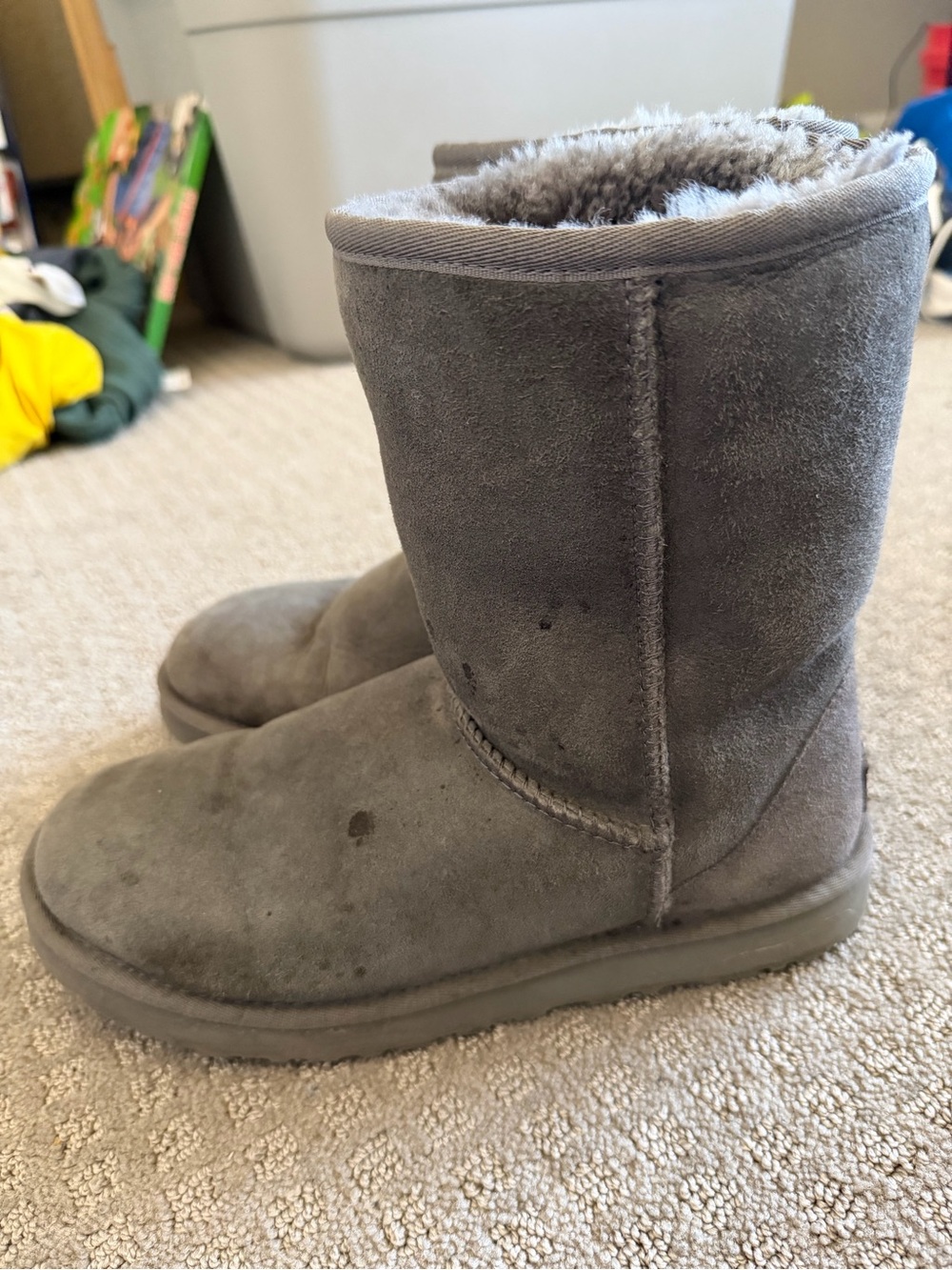 UGG Gray Short sz 8 - Picture 4 of 6